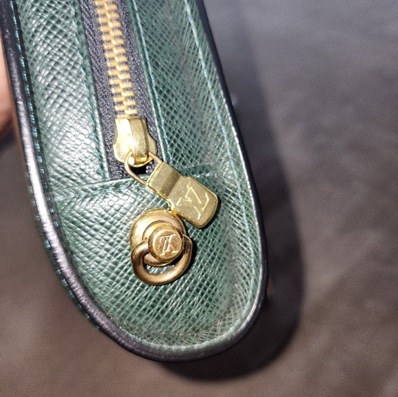 2 Pack Louis Vuitton Green Taiga - Picture 5 of 13